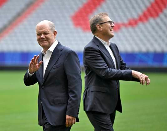 03 06 2024, European Football Championship 2024, Visit by Federal Chancellor Olaf Scholz to the European Championship Stadium Munich Football Arena Federal Chancellor Olaf Scholz Germany and Chairman of the Board Jan Christian Dreesen FC Bayern Munich
