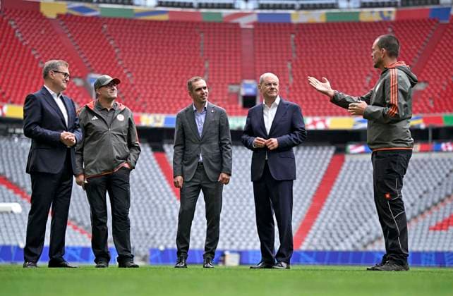 03 06 2024, European Football Championship 2024, Visit of Federal Chancellor Olaf Scholz to the European Championship Stadium Munich Football Arena from left Chairman of the Board Jan Christian Dreesen FC Bayern Munich , x, European Championship Ambassador Philipp Lahm and Federal Chancellor Olaf Scholz and the Green Keeper Peter Sauer of Bayern Munich,