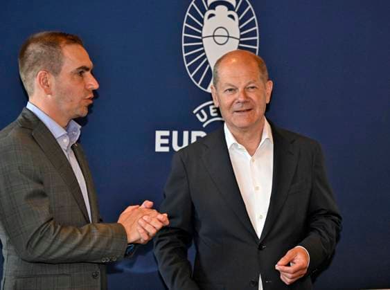 03 06 2024, European Football Championship 2024, Visit by Federal Chancellor Olaf Scholz to the European Championship Stadium Munich Football Arena Federal Chancellor Olaf Scholz Germany with Philipp Lahm li, Germany