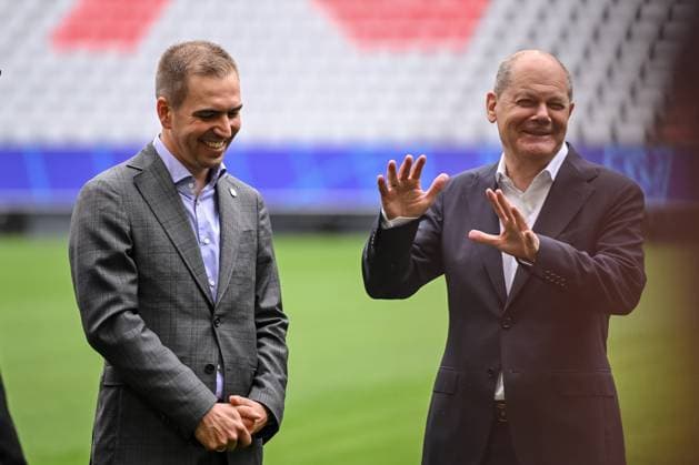 03 06 2024, Munich , Germany, Fussball Arena Munich, Chancellor Olaf Scholz in the Fussball Arena Muenchen UEFA EURO 2024, Chancellor Olaf Scholz with Philipp Lahm Looking Photo H Langer Munich Fussball Arena Munich Germany 541_SCHOLZ20240603_004 Langer-541