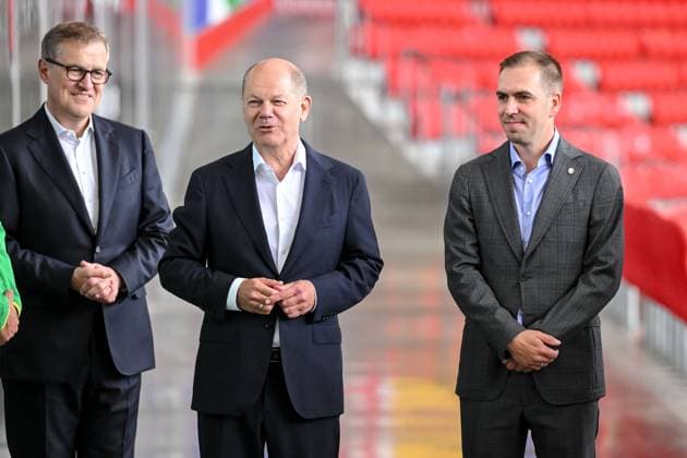 03 06 2024, Munich , Germany, Football Arena Munich, Federal Chancellor Olaf Scholz in the Football Arena Munich UEFA EURO 2024, Jan Christian Dreesen, Federal Chancellor Olaf Scholz with Philipp Lahm Looking Photo H Langer Munich Football Arena Munich Germany 541_SCHOLZ20240603_014 Langer-541