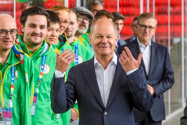 GER, Press event with Olaf Scholz Federal Chancellor of the Federal Republic of Germany in the Munich Allianz Arena which will be renamed Football Arena Munich during UEFA Euro 2024 03 06 2024, Allianz Arena, Munich, GER, Press event with Olaf Scholz Federal Chancellor of the Federal Republic of Germany in the Munich Allianz Arena which will be renamed Football Arena Munich during UEFA Euro 2024 , in the picture Olaf Scholz Federal Chancellor of the Federal Republic of Germany with Philipp Lahm and volunteers of the EM and Jan Christian Dreesen nordphotoxGmbHx xStraubmeier nph00004