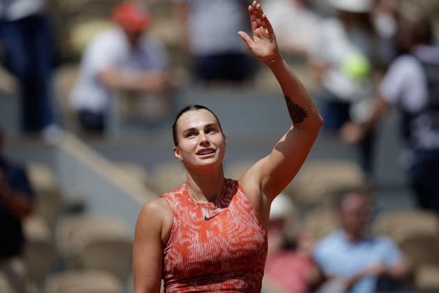03 06 2024, Tennis, French Open 2024 Roland Garros, FRA, Paris, Women™s Singles Court Philippe Chatrier FOURTH ROUND Emma Navarro USA Aryna Sabalenka Picture from left Aryna Sabalenka cheers, thanks the fans, thanks, thanks Copyright: HMBxMedia AntonioxBorga