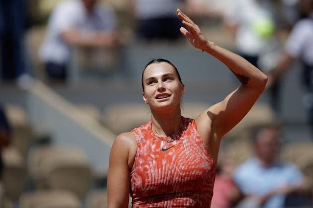 03 06 2024, Tennis, French Open 2024 Roland Garros, FRA, Paris, Women™s Singles Court Philippe Chatrier FOURTH ROUND Emma Navarro USA Aryna Sabalenka Picture from left Aryna Sabalenka cheers, thanks the fans, thanks, thanks Copyright: HMBxMedia AntonioxBorga