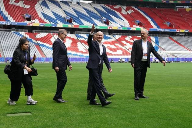 Federal Chancellor Olaf Scholz SPD on the pitch of Munichs EM Arena Munich 03 06 2024 Chancellor Olaf Scholz visits EM Arena Munich