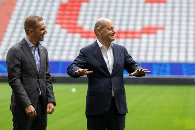 Philipp Lahm, Tournament Director of UEFA EURO 2024, Federal Chancellor of the Federal Republic of Germany, Olaf Scholz, Federal Chancellor Olaf Scholz visits the Football Arena Munich to get an on-site impression of the preparations for UEFA EURO 2024, 03 06 2024 Munich Bavaria Germany Copyright: xkolbert-press UlrichxGamelx