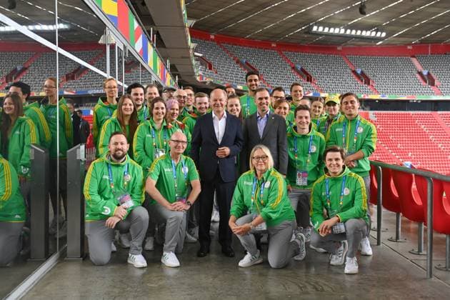 Federal Chancellor Olaf SCHOLZ, Philipp LAHM Turnirdirector of UEFA EURO 2024 with volunteers Federal Chancellor Olaf Scholz visits the Football Arena Munich on 03 06 2024, Â