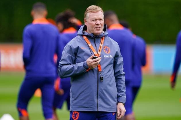 Sport Bilder des Tages 2024-06-03 Training Session Netherlands Men™s Football Team ZEIST, NETHERLANDS - JUNE 3: Head coach Ronald Koeman of Netherlands Men™s Football Team during a Training Session ahead of EURO 2024 at the KNVB Campus on June 3, 2024 in Zeist, Netherlands. (Photo by Andre Weening BSR Agency) Zeist Netherlands Content not available for redistribution in The Netherlands directly or indirectly through any third parties. Copyright: xBSRxAgencyx