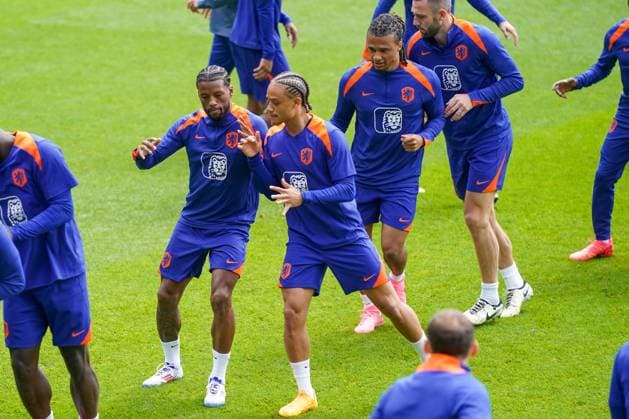 2024-06-03 Training Session Netherlands Men™s Football Team ZEIST, NETHERLANDS - JUNE 3: Georginio Wijnaldum, Xavi Simons, Nathan AkÃ and Stefan de Vrij of Netherlands Men™s Football Team during a Training Session ahead of EURO 2024 at the KNVB Campus on June 3, 2024 in Zeist, Netherlands. (Photo by Andre Weening BSR Agency) Zeist Netherlands Content not available for redistribution in The Netherlands directly or indirectly through any third parties. Copyright: xBSRxAgencyx