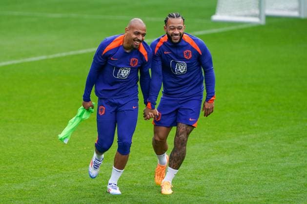 2024-06-03 Training Session Netherlands Men™s Football Team ZEIST, NETHERLANDS - JUNE 3: Donyell Malen, Memphis Depay of Netherlands Men™s Football Team during a Training Session ahead of EURO 2024 at the KNVB Campus on June 3, 2024 in Zeist, Netherlands. (Photo by Andre Weening BSR Agency) Zeist Netherlands Content not available for redistribution in The Netherlands directly or indirectly through any third parties. Copyright: xBSRxAgencyx