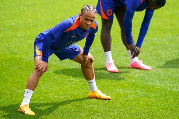 2024-06-03 Training Session Netherlands Men™s Football Team ZEIST, NETHERLANDS - JUNE 3: Xavi Simons warms up of Netherlands Men™s Football Team during a Training Session ahead of EURO 2024 at the KNVB Campus on June 3, 2024 in Zeist, Netherlands. (Photo by Andre Weening BSR Agency) Zeist Netherlands Content not available for redistribution in The Netherlands directly or indirectly through any third parties. Copyright: xBSRxAgencyx