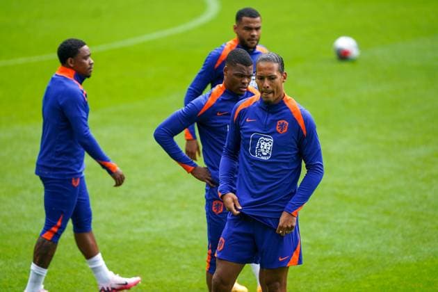 2024-06-03 Training Session Netherlands Men™s Football Team ZEIST, NETHERLANDS - JUNE 3: Denzel Dumfries, Virgil van Dijk, Cody Gakpo of Netherlands Men™s Football Team during a Training Session ahead of EURO 2024 at the KNVB Campus on June 3, 2024 in Zeist, Netherlands. (Photo by Andre Weening BSR Agency) Zeist Netherlands Content not available for redistribution in The Netherlands directly or indirectly through any third parties. Copyright: xBSRxAgencyx