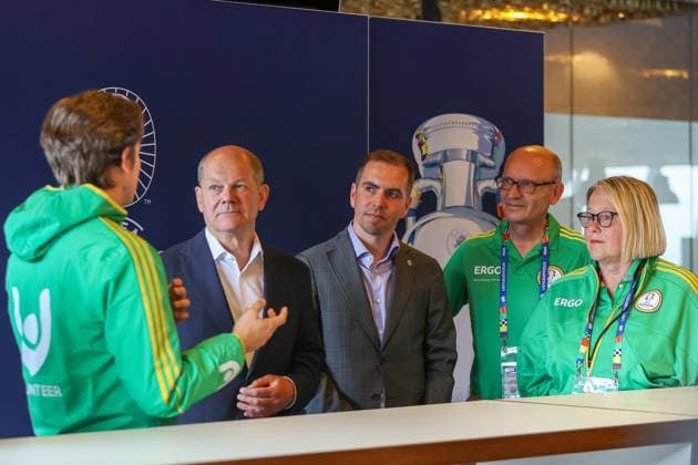 Chancellor Olaf Scholz and Philipp Lahm in conversation with the Euro 2024 volunteers, Volunteers, Visit of the Chancellor Olaf Scholz, Munich Football Arena, 03 06 2024, Visit of the Chancellor Olaf Scholz, Munich Football Arena, 03 06 2024 Muenchen,Visit of the Chancellor, Munich Football Arena, 03 06 2024 Muenchen Copyright: xEibner-Pressefoto JennixMaulx EP_JML