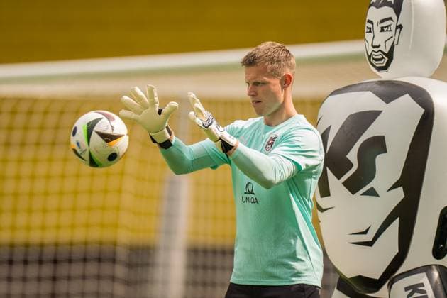 SOCCER - AUT vs SRB, test match VIENNA,AUSTRIA,03.JUN.24 - SOCCER - OEFB International Friendly, Länderspiel, Nationalmannschaft match, Austria vs Serbia, preview, training Team AUT. Image shows Patrick Pentz (AUT).  GEPAxpictures xJohannesxFriedl