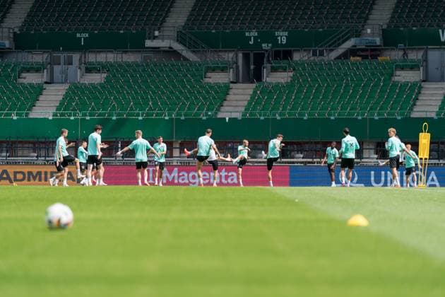 SOCCER - AUT vs SRB, test match VIENNA,AUSTRIA,03.JUN.24 - SOCCER - OEFB International Friendly, Länderspiel, Nationalmannschaft match, Austria vs Serbia, preview, training Team AUT. Image shows the team of AUT.  GEPAxpictures xJohannesxFriedl