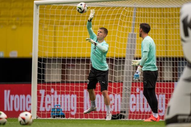 SOCCER - AUT vs SRB, test match VIENNA,AUSTRIA,03.JUN.24 - SOCCER - OEFB International Friendly, Länderspiel, Nationalmannschaft match, Austria vs Serbia, preview, training Team AUT. Image shows Patrick Pentz (AUT).  GEPAxpictures xJohannesxFriedl