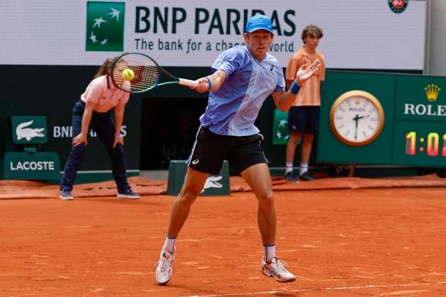 June 3, 2024, Paris, Paris, France: June 3, 2024, Paris, Paris, France. Alex De Minaur (AUS) in action during the tennis Grand Slam of Roland Garros 2024, day 9, match between Alex De Minaur (AUS) and Daniil Medvedev (â€) at Roland Garros Stadium - on jjune 3 2024.Paris - France Paris France - ZUMAb253 20240603_zsp_b253_008 Copyright: xLoicxBaratouxx