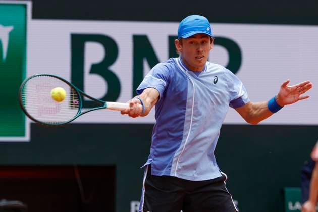 June 3, 2024, Paris, Paris, France: June 3, 2024, Paris, Paris, France. Alex De Minaur (AUS) in action during the tennis Grand Slam of Roland Garros 2024, day 9, match between Alex De Minaur (AUS) and Daniil Medvedev (â€) at Roland Garros Stadium - on jjune 3 2024.Paris - France Paris France - ZUMAb253 20240603_zsp_b253_039 Copyright: xLoicxBaratouxx