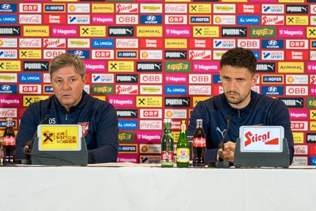 SOCCER - AUT vs SRB, test match VIENNA,AUSTRIA,03.JUN.24 - SOCCER - OEFB International Friendly, Länderspiel, Nationalmannschaft match, Austria vs Serbia, preview, press conference, PK, Pressekonferenz Team SRB. Image shows head coach Dragan Stojkovic and Milos Veljkovic (SRB). GEPAxpictures xJohannesxFriedl