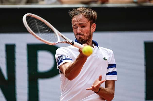 Daniil Medvedev plays a forehand against Alex de Minaur of Australia during the Men™s Singles Round of 16 of 2024 French Open Day 9 at Roland Garros on June 3, 2024 in Paris, France Photo by JustPictures Paris Roland Garros France Copyright: x x2024xEurasiaxSportxImagesx jp-en-EuSpIm-AB4_Roland_Garros_03Jun2024_PR202