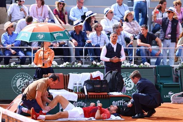 2024.06.03 Paryz Tenis French Open Roland Garros 2024 Novak Djokovic - Francisco Cerendolo N Z Novak Djokovic kontuzja Foto Pawel Andrachiewicz PressFocus 2024.06.03 Paris Tennis French Open Roland Garros 2024 Novak Djokovic - Francisco Cerendolo Novak Djokovic kontuzja Photo Pawel Andrachiewicz PressFocus NEWSPIX.PL --- Newspix.pl POLAND OUT!  20240603_PF_PA178