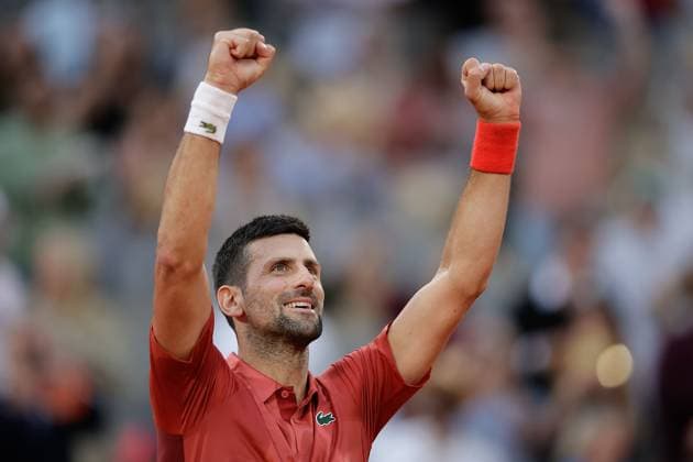 03 06 2024, Tennis, French Open 2024 Roland Garros, FRA, Paris, Men™s Singles Court Philippe Chatrier FOURTH ROUND Novak Djokovic Serbia Francisco Cerundolo Argentina Picture v li Novak Djokovic Serbia cheering Copyright: HMBxMedia AntonioxBorga