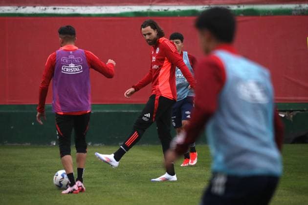 Futbol, entrenamiento Seleccion Chilena. Entrenamiento de la Seleccion Chilena previo a su participacion en la Copa America 2024, Santiago, Chile. 3 06 2024 Javier Salvo Photosport Football,Chilean national team, Nationalteam training. Training of the Chilean National Team prior to its participation in the Copa America 2024, Santiago, Chile. 3 06 2024 Javier Salvo Photosport Entrenamiento de la Seleccion Chilena 3 6 2024. 