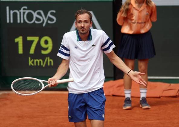 Daniil Medvedev of Russia plays against Alex de Minaur of Australia during their round-of-16 match of the French Tennis Open at Roland Garros in Paris, France, on Monday, June 3, 2024. De Minaur won 4-6, 6-2, 6-1, 6-3 and qualified for the quarter finals.  PPAR20240603139151784 MAYAxVIDON-WHITE