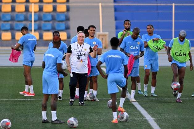 WILLEMSTAD - Curacao coach Dick Advocaat gives instructions during a training session of the Curacao football team at the Ergilio Hato stadium on June 3 (local time) in Willemstad, Curacao. The Curacao football team is preparing for the World Cup qualifying matches against Barbados and Aruba. ANP Hollandse Hoogte World Cup 2026 Qualifiers Concacaf 2024 xVIxANPxSportx xGerritxvanxKeulenxIVx 500276251 originalFilename: 500276251.jpg