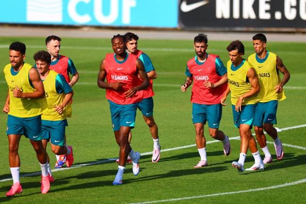 Portugal national football team, Selecao, Training 03 06 2024,warm up, Preparation for the European Championship 2024 ,Goncalo Ramos Portugal , Joao Neves Portugal ,Rafael Leao Portugal , Bruno Fernandes Portugal , Joao Fí lix Portugal , Joao Cancelo Portugal , Copyright: FernandoxSoares
