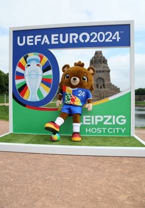Leipzig, 03 06 2024, Völkerschlachtdenkmal, Football, UEFA Euro 2024, Host City Leipzig , Unveiling Spectacular for UEFA EURO 2024 at the Völkerschlachtdenkmal , In the photo EM mascot Albärt Albaert presents the Spectacular , For editorial use only Only editorial use , Picture Point
