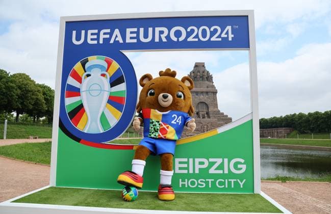 Leipzig, 03 06 2024, Völkerschlachtdenkmal, Football, UEFA Euro 2024, Host City Leipzig , Unveiling Spectacular for UEFA EURO 2024 at the Völkerschlachtdenkmal , In the photo EM mascot Albärt Albaert presents the Spectacular , For editorial use only Only editorial use , Picture Point