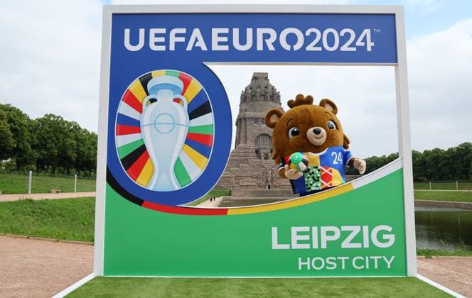 Leipzig, 03 06 2024, Völkerschlachtdenkmal, Football, UEFA Euro 2024, Host City Leipzig , Unveiling Spectacular for UEFA EURO 2024 at the Völkerschlachtdenkmal , In the photo EM mascot Albärt Albaert presents the Spectacular , For editorial use only Only editorial use , Picture Point