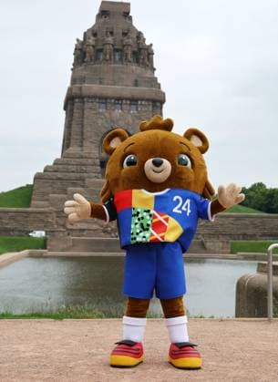 Leipzig, 03 06 2024, Völkerschlachtdenkmal, Football, UEFA Euro 2024, Host City Leipzig , Unveiling Spectacular for UEFA EURO 2024 at the Völkerschlachtdenkmal , In photo EM mascot Albärt Albaert , For editorial use only Only editorial use , Picture Point