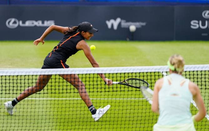 Great Britain s Naiktha Bains in action agains Switzerland s Viktorija Golubic Lexus Surbiton Trophy, Day 2, Tennis, Surbiton Racket & Fitness Club, London, UK - 04 June 2024  Copyright: xDavexShopland Shutterstockx 14522071y