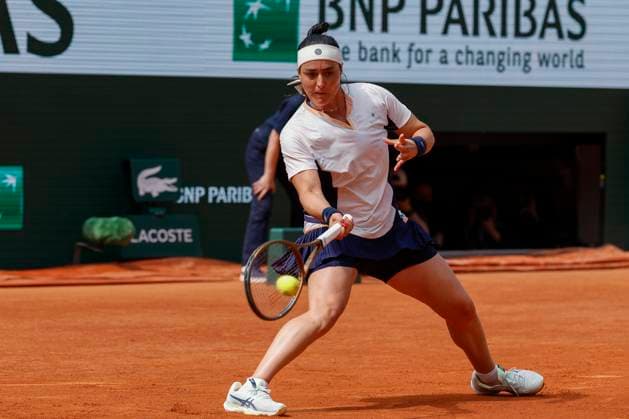 June 4, 2024, Paris, Paris, France: June 3, 2024, Paris, Paris, Ons Jabeur (TUN) in action during the tennis Grand Slam of Roland Garros 2024, day 10, match between Coco Gauf (USA) and Ons Jabeur (TUN) at Roland Garros Stadium - on jjune 4 2024.Paris - France Paris France - ZUMAb253 20240604_zsp_b253_025 Copyright: xLoicxBaratouxx