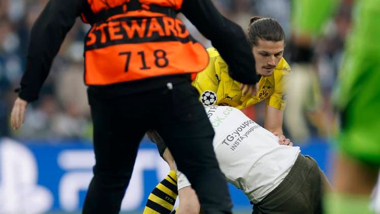 Nico Schlotterbeck BVB, 04 , hangs up a speedster GB, London, Wembley Stadium, Champions League Final, BVB Dortmund vs Real Madird, 2023 2024 season, 01 06 2024, Copyright: HMBxMedia HeikoxBecker