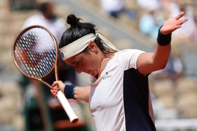 ROLAND GARROS PHOTOPQR LE PARISIEN Le Parisien Arnaud Journois ; PARIS ; 04 06 2024 ; TENNIS , ROLAND GARROS 2024 , SIMPLE DAMES , COURT PHILIPPE CHATRIER 04 06 2024 QUART DE FINALE ONS JABEUR vs COCO GAUFF PHOTO LE PARISIEN ARNAUD JOURNOIS June 4, 2024 Roland Garros french open PARIS France  Copyright: xPHOTOPQR LExPARISIEN MAXPPPxLexParisienx xArnaudxJournoisx 20240604LPA6846 20240604LPA6846