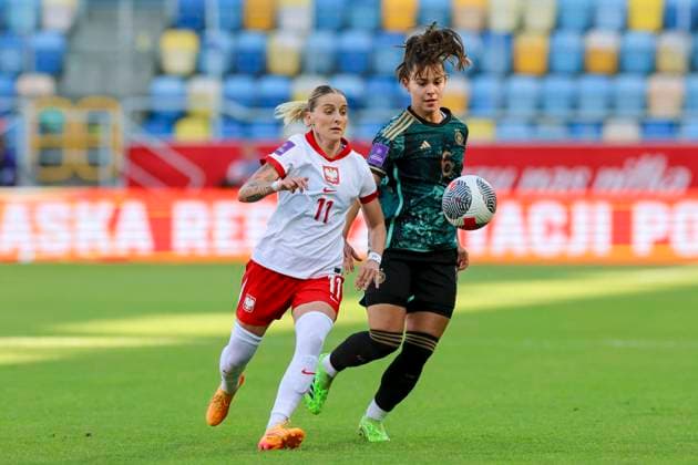 Ewelina Kamczyk Poland and Lena Oberdorf Germany fight for the ball, Womens European Qualifiers Group A4, Poland vs Germany, Stadion Miejski w Gdyni, 04 06 2024, Gdynia, Poland