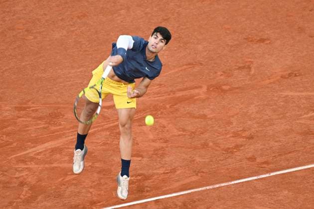 Stefanos Tsitsipas (GRE) Vs Carlos Alcaraz (ESP) TENNIS : Roland Garros 2024 - 04 06 2024 MichaelBaucher Panoramic 