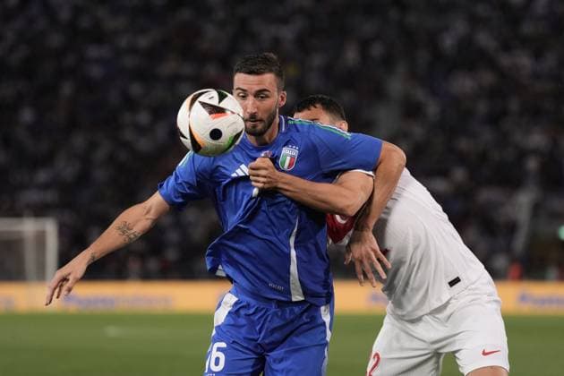 Italy s Bryan Cristante fights for the ball with Turkiye s Kaan Ayhan during the Friendly Matches 2024 between Italy and Turkiye at Renato Dall& x2019;Ara Stadium - Soccer - Bologna, Italy - Tuesday June 4, 2024  Copyright: xMassimoxPaolone LaPressex