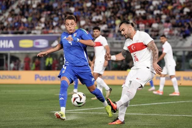 Turkiye s Abdulkerim Bardakci fights for the ball with Italy s Mateo Retegui during the Friendly Matches 2024 between Italy and Turkiye at Renato Dall& x2019;Ara Stadium - Soccer - Bologna, Italy - Tuesday June 4, 2024  Copyright: xMassimoxPaolone LaPressex