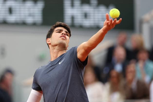 ROLAND GARROS 2024 Thierry Larret Maxppp. Tennis. Roland Garros 2024. Internationaux de France de tennis. Stade Roland Garros, Paris (75). Le 4 juin 2024. Quart de finale. Court Philippe Chatrier : Court Philippe Chatrier : Stefanos TSITSIPAS (GRE) vs Carlos ALCARAZ (ESP) PARIS (75) STADE ROLAND GARROS PARIS ILE DE FRANCE FRANCE  Copyright: xThierryxLarret MAXPPPxThierryxLarretx TL_20240604_2010 0493366260st