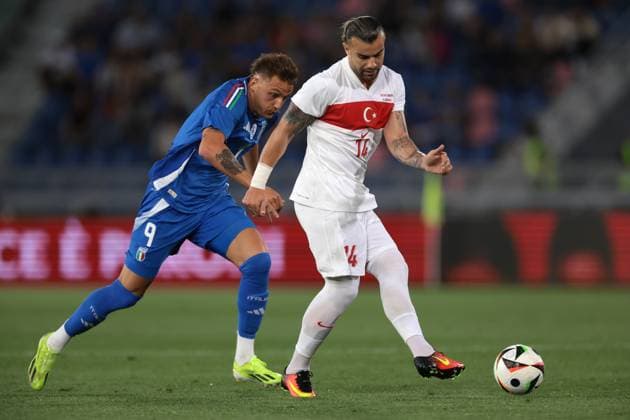 Bologna, Italy, 4th June 2024. Abdulkerim Bardakci of Turkey passes the ball as he is pursued by Mateo Retegui of Italy during the International Friendly, Länderspiel, Nationalmannschaft match at Stadio Renato Dall Ara, Bologna. Picture credit should read: Jonathan Moscrop Sportimage EDITORIAL USE ONLY. No use with unauthorised audio, video, data, fixture lists, club league logos or live services. Online in-match use limited to 120 images, no video emulation. No use in betting, games or single club league player publications. SPI-3179-0004