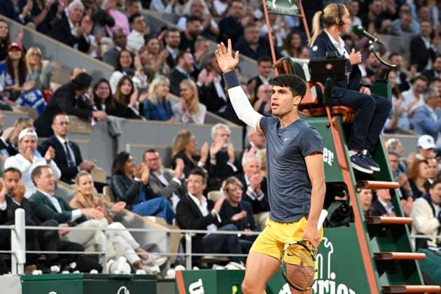 Sport Bilder des Tages Stefanos Tsitsipas (GRE) Vs Carlos Alcaraz (ESP) TENNIS : Roland Garros 2024 - 04 06 2024 MichaelBaucher Panoramic 