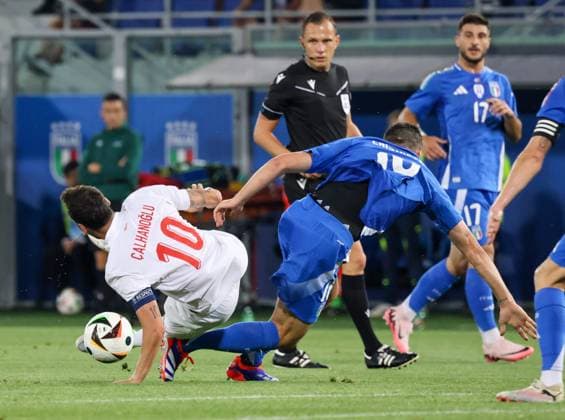 June 4, 2024, Bologna, Bologna, Emilia Romagna: during the preparation match for the 2024 European Football Championships in Germany the national team, Nationalteam faces a friendly match between Italy and Turkey at the Renato Dall Ara stadium in Bologna.In picture: Hakan o¡alhanoÄÅ¸lu - Lorenzo Pellegrini Bologna Emilia Romagna - ZUMAs236 20240604_aap_s236_017 Copyright: xFabioxSassox