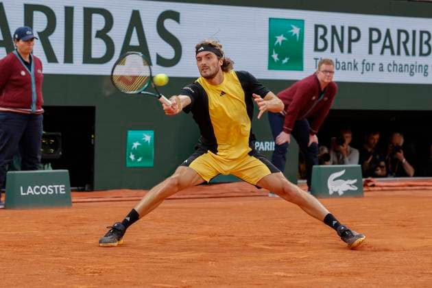 June 4, 2024, Paris, Paris, France: June 3, 2024, Paris, Paris,Stefanos Tsitsipas (GRE) in action during the tennis Grand Slam of Roland Garros 2024, day 10, match between Stefanos Tsitsipas (GRE) and Carlos Alcaraz (ESP) at Roland Garros Stadium - on june 4 2024.Paris - France Paris France - ZUMAb253 20240604_zsp_b253_137 Copyright: xLoicxBaratouxx