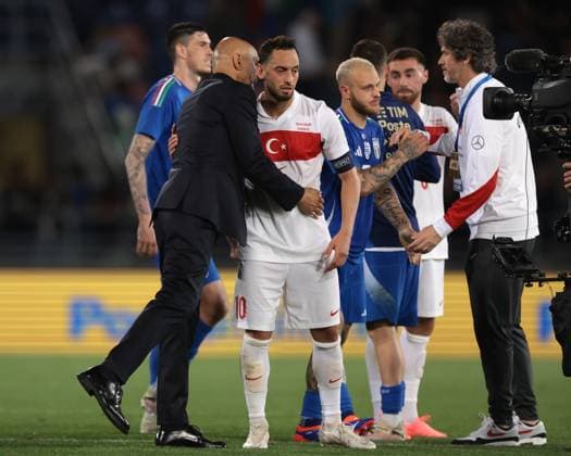 Bologna, Italy, 4th June 2024. Luciano Spalletti Head coach of Italy emrbaces Hakan Calhanoglu of Turkey following the final whistle of the International Friendly, Länderspiel, Nationalmannschaft match at Stadio Renato Dall Ara, Bologna. Picture credit should read: Jonathan Moscrop Sportimage EDITORIAL USE ONLY. No use with unauthorised audio, video, data, fixture lists, club league logos or live services. Online in-match use limited to 120 images, no video emulation. No use in betting, games or single club league player publications. SPI-3179-0029