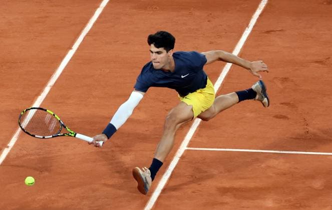 Carlos Alcaraz of Spain plays against Stefanos Tsitsipas of Greece during their quarter final match of the French Tennis Open at Roland Garros in Paris, France, on Tuesday, June 4, 2024. Alcaraz won 6-3, 7-6, 6-4.  PAR20240604120 MAYAxVIDON-WHITE