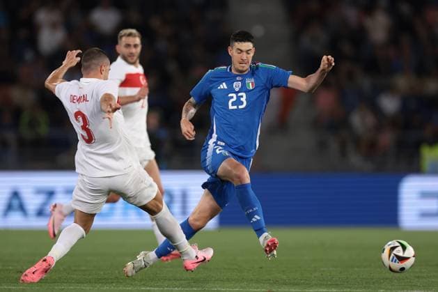Bologna, Italy, 4th June 2024. Merih Demiral of Turkey challenges Alessandro Bastoni of Italy during the International Friendly, Länderspiel, Nationalmannschaft match at Stadio Renato Dall Ara, Bologna. Picture credit should read: Jonathan Moscrop Sportimage EDITORIAL USE ONLY. No use with unauthorised audio, video, data, fixture lists, club league logos or live services. Online in-match use limited to 120 images, no video emulation. No use in betting, games or single club league player publications. SPI-3179-0074